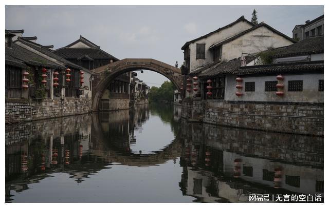 春季流行什么样的服饰与穿搭？